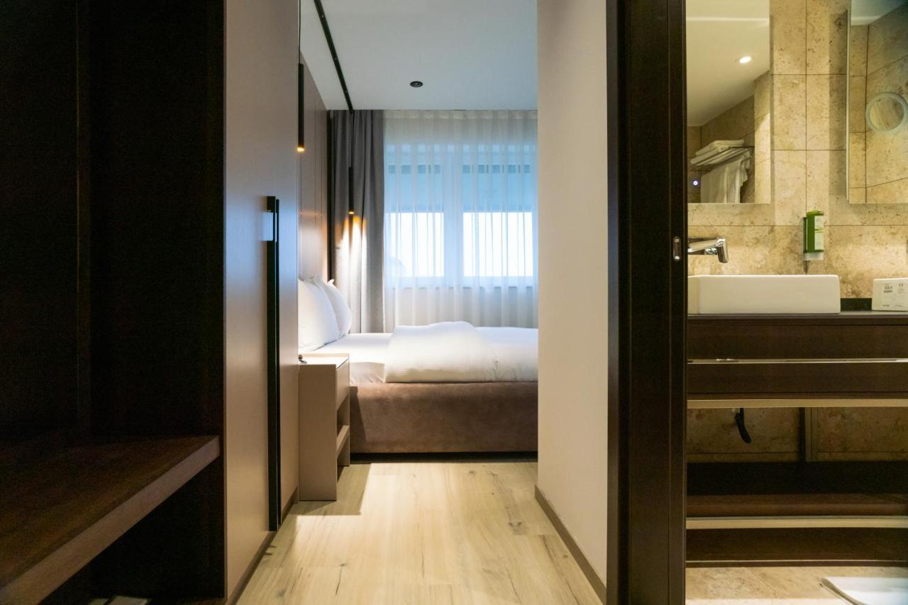 Emery Hotel Prisztina Zewnętrze zdjęcie