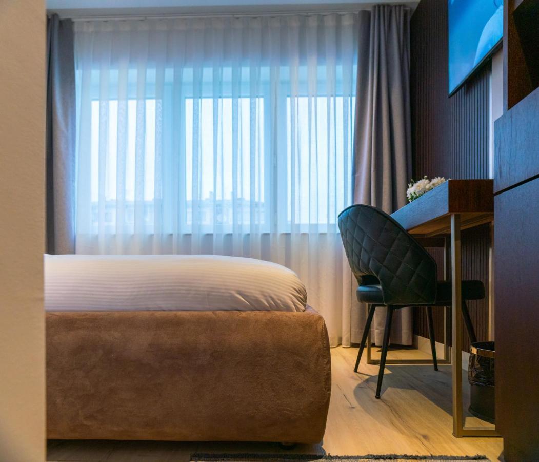 Emery Hotel Prisztina Zewnętrze zdjęcie