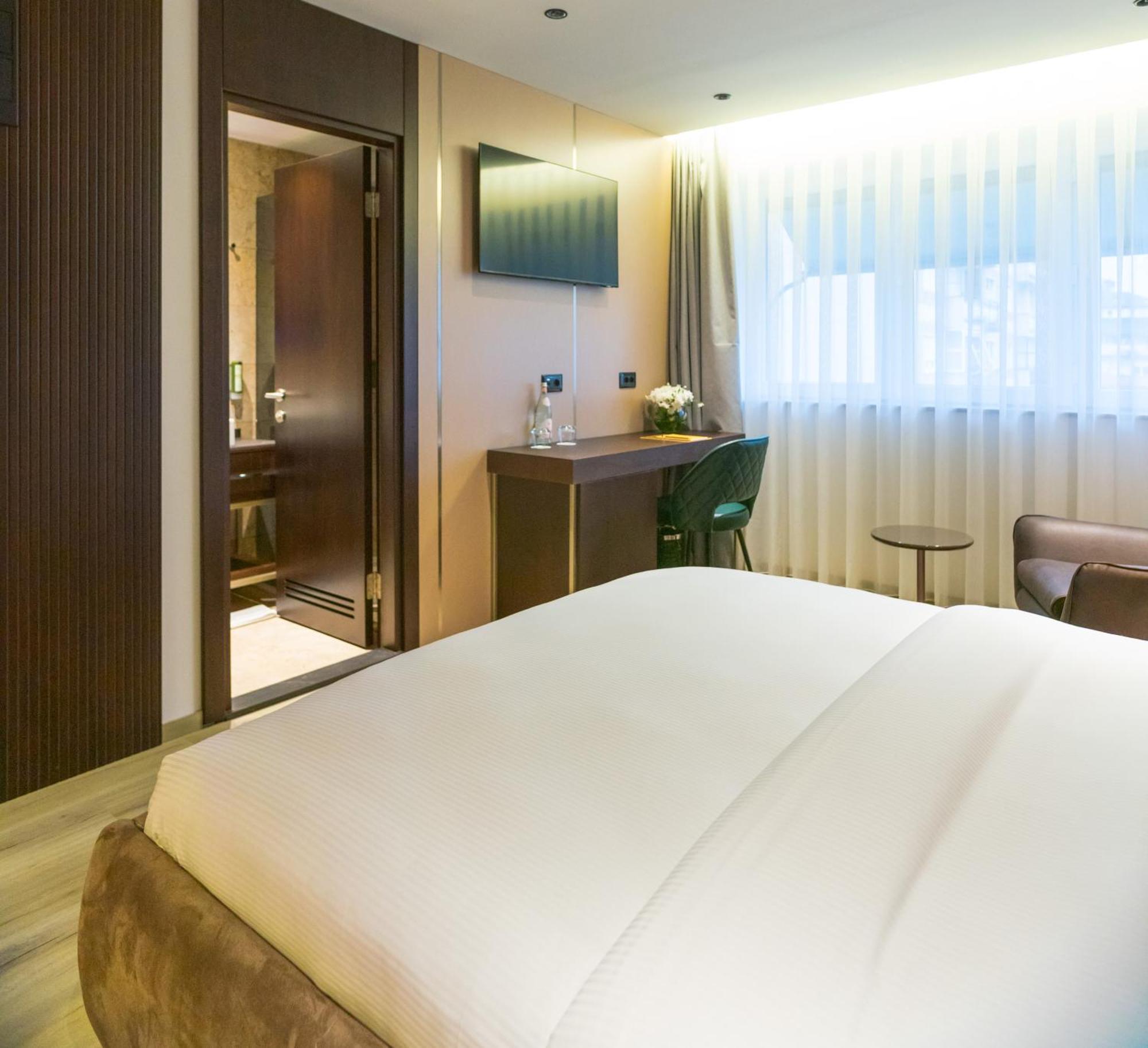 Emery Hotel Prisztina Zewnętrze zdjęcie